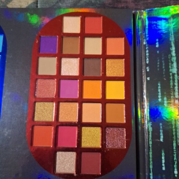 ⭐ XX Revolution x The Matrix “Blue Pill / Red Pill” Mega Palette ⭐ - Picture 3 of 6